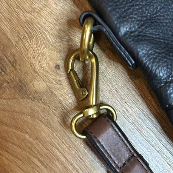 Fossil vintage black leather explorer shoulder bag with fold over top - Picture 6 of 10